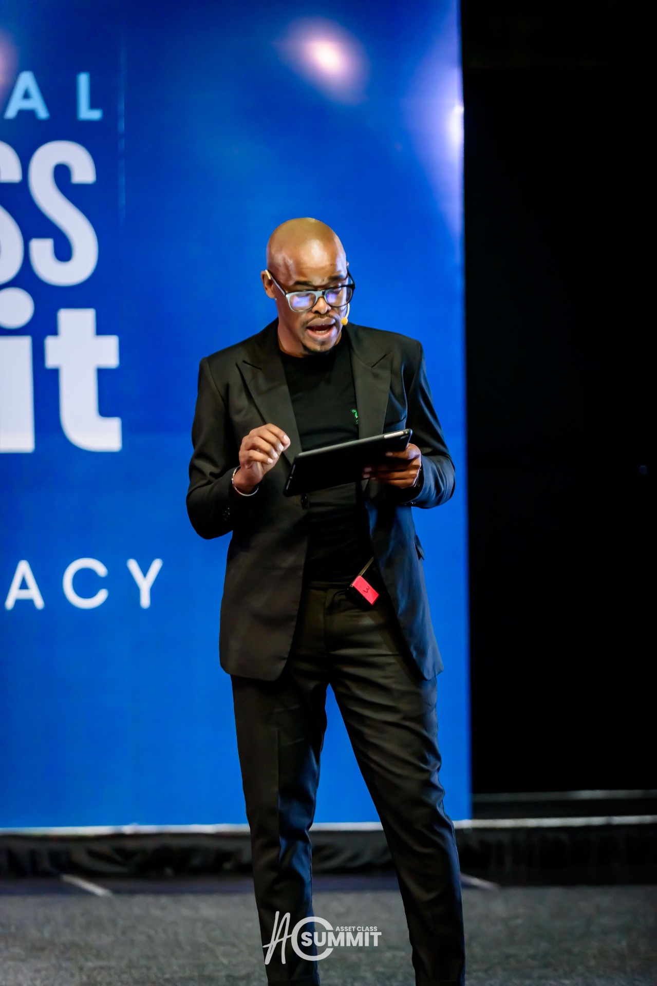 Siyoluswa Publishing Co. founder speaking on stage
